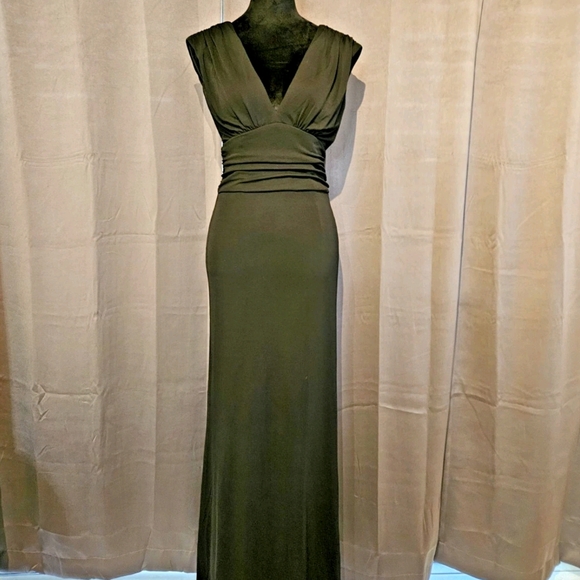 Beautiful Black Elegant Black Evening Gown-Size 4 - Picture 9 of 17